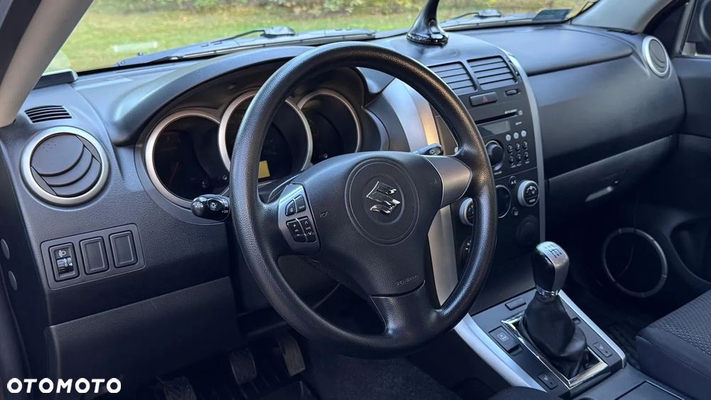 Suzuki Grand Vitara 2.0 - 11