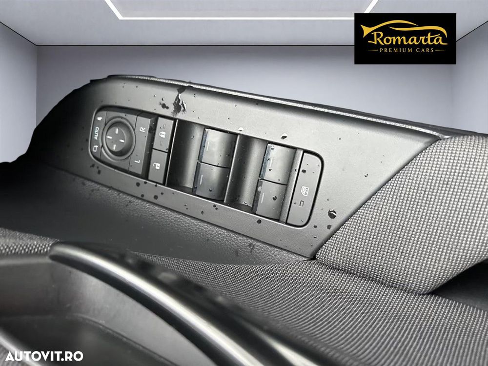 Toyota C-HR 1.8 Hybrid Team Deutschland - 19