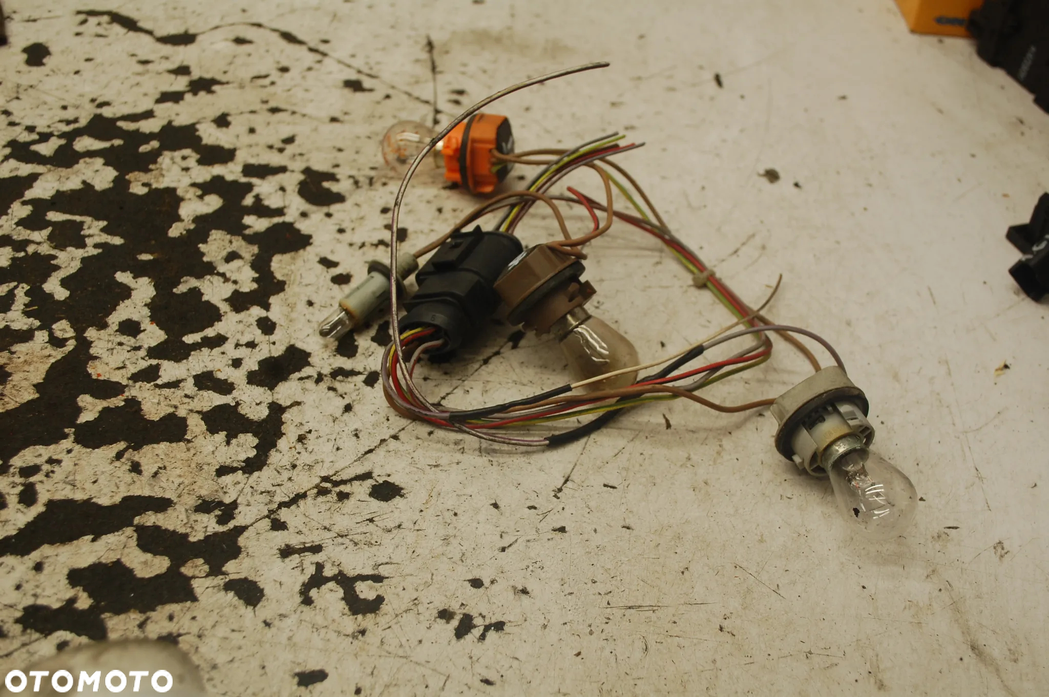 WKŁAD LAMPY LEWY PRAWY TYŁ TYLNY AUDI A4 B7 CABRIO - 3