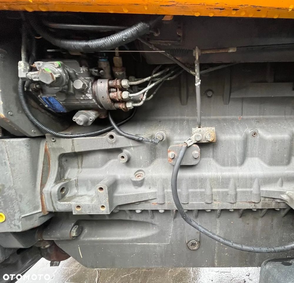 Renault Ares 825 RZ - 3