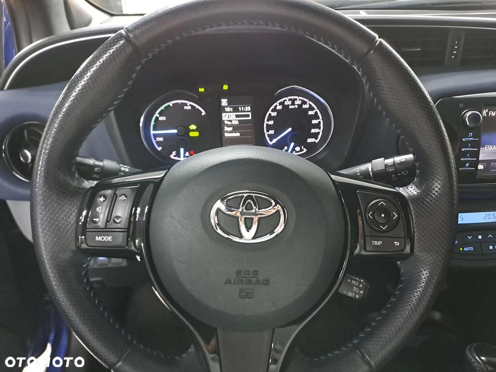 Toyota Yaris Hybrid 100 Selection Passion - 16