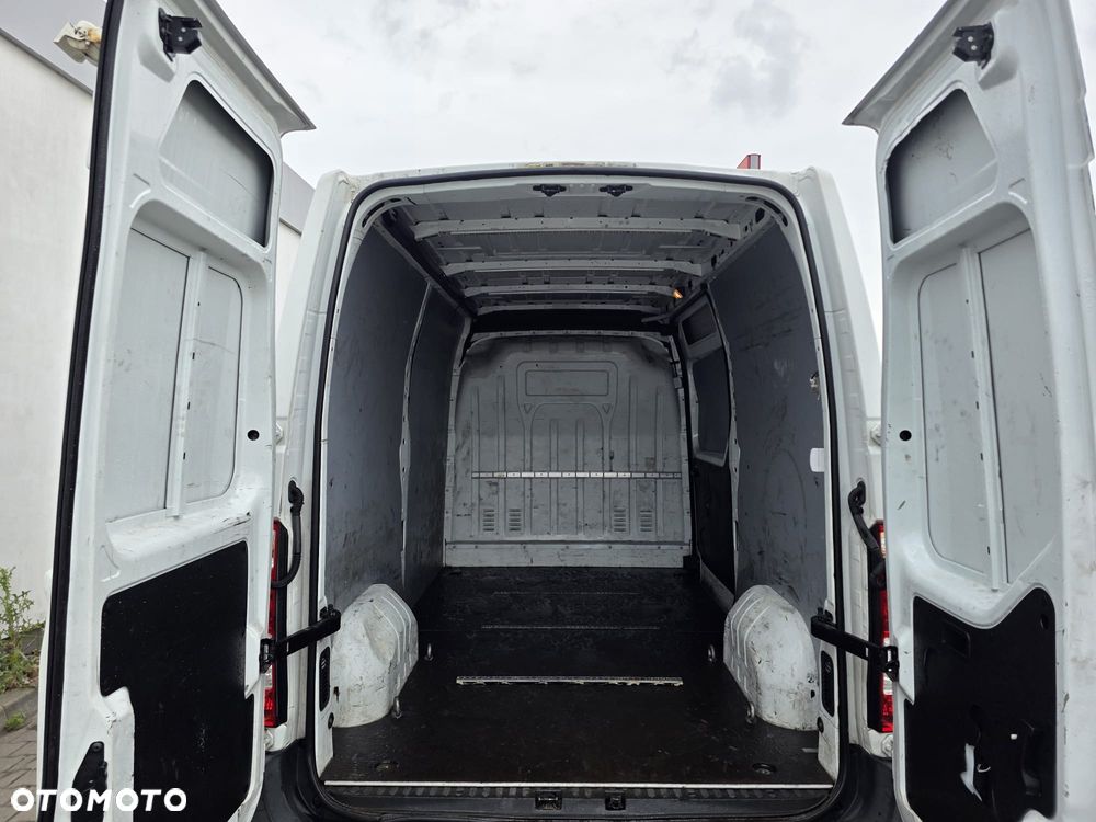 Nissan NV400 - 10
