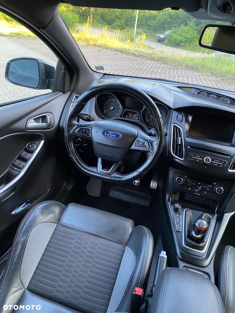 Ford Focus 2.0 EcoBoost ST-2 - 11