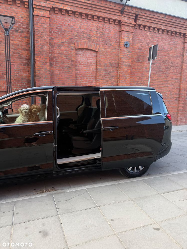 Chrysler Pacifica - 3