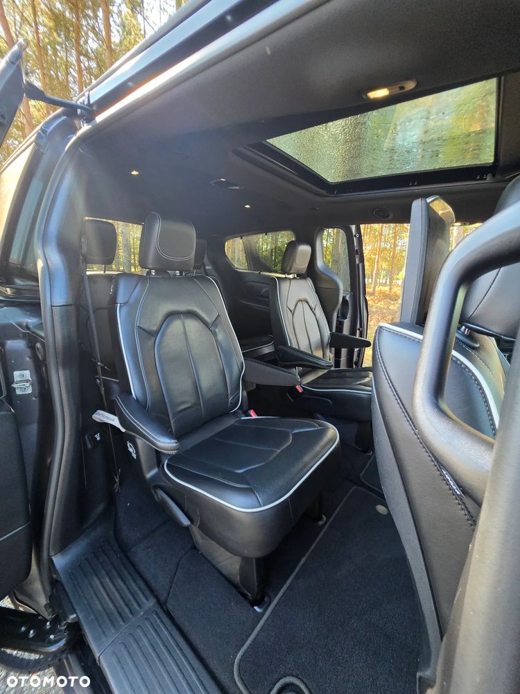 Chrysler Pacifica - 33