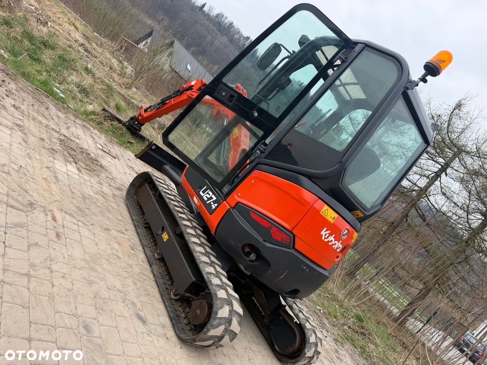 Kubota U27 Minikoparka koparka gąsienicowa 2.8 tony. jak Nówka sztuka z salonu! 2017 rok. 2200mtg. Przywieziona z Gospodarstwa Norweskiego! Zadbana Maszyna ani deka luzów i wycieków. Aktualna Dekra dokumentacja BMWT! Szybkozłącze Hydrauliczne. Szybka wolna jazda.Zamki na tłokach. Wersja Norweska!! OKAZJA - 38
