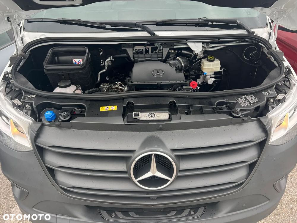 Mercedes-Benz Sprinter - 13