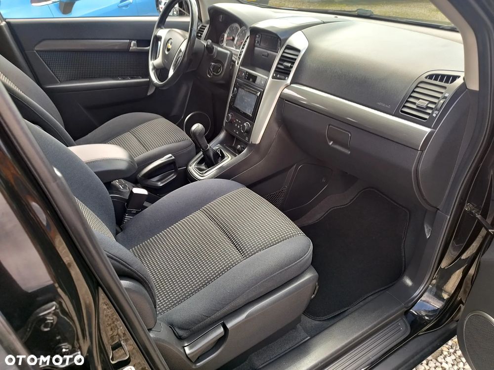 Chevrolet Captiva 2.4 LS 5os - 22