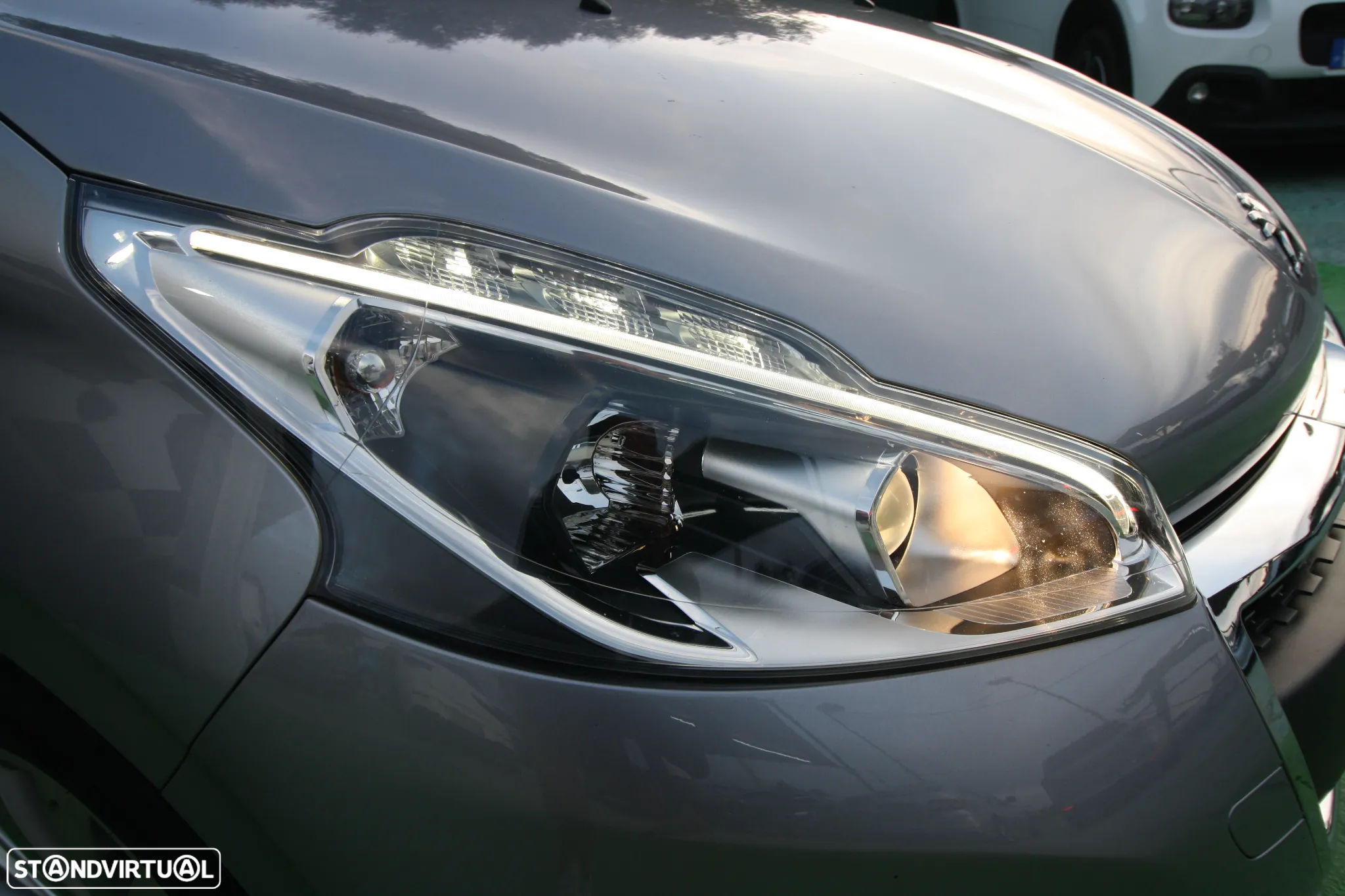 Peugeot 208 1.5 BlueHDi Signature - 28