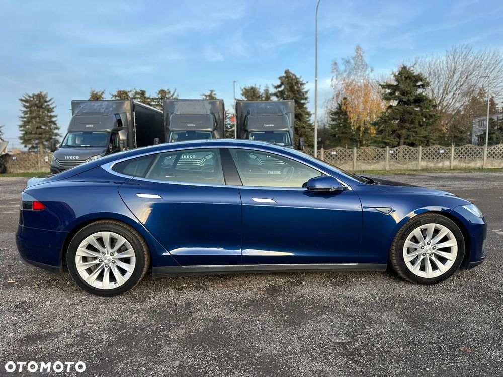Tesla Model S - 6