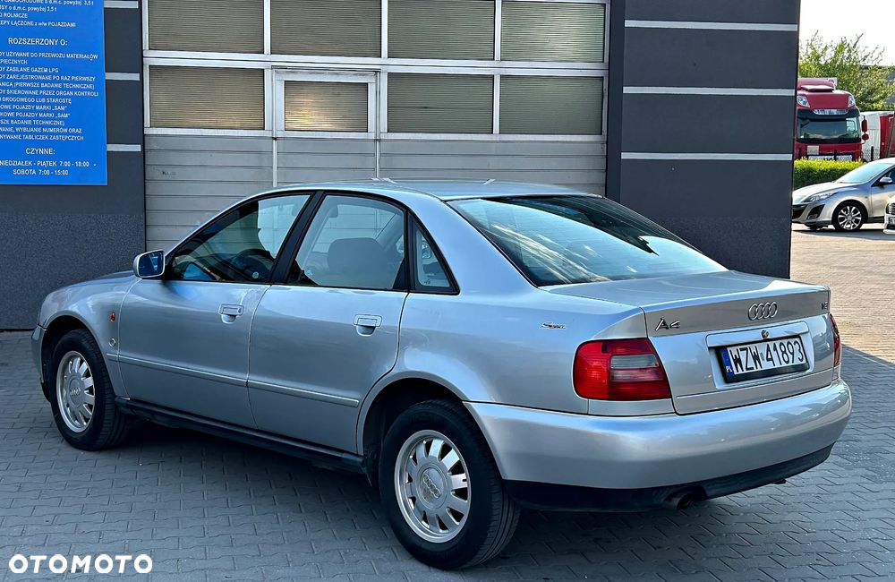 Audi A4 Limousine - 12