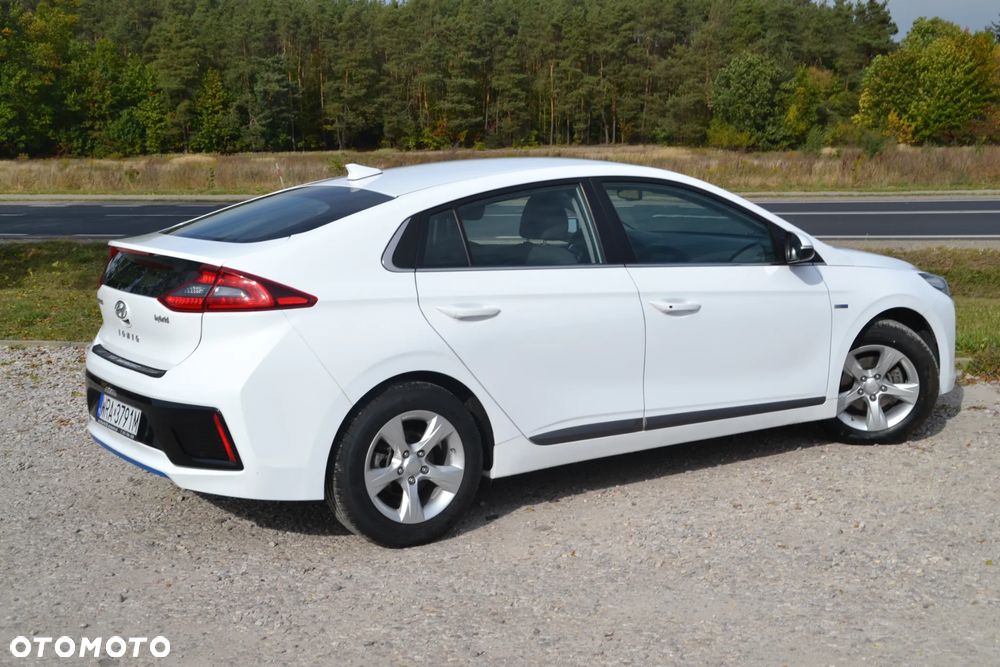 Hyundai IONIQ - 17