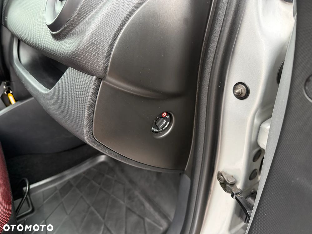 Renault Clio 1.2 16V 75 LIMITED - 20