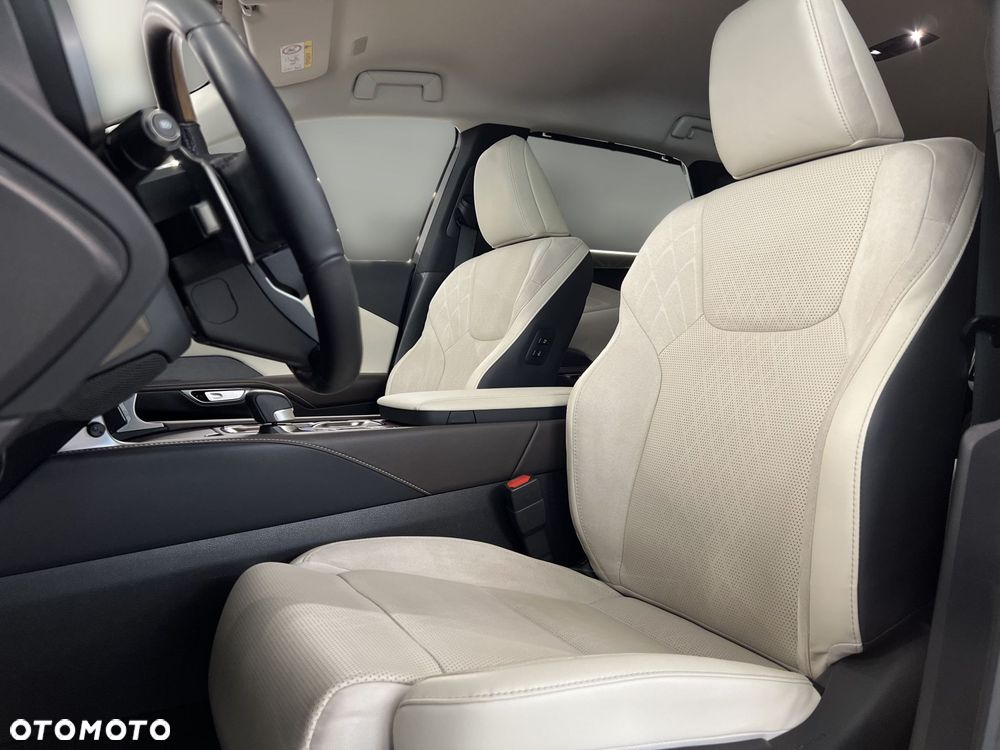 Lexus RX 450h+ Omotenashi - 17