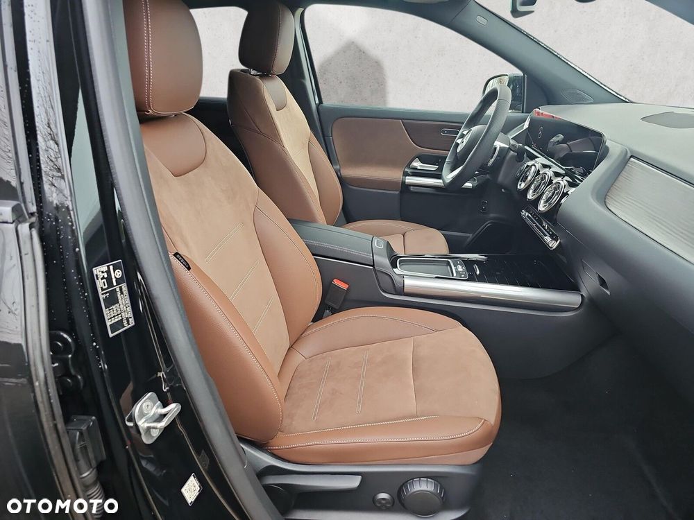 Mercedes-Benz GLA - 16