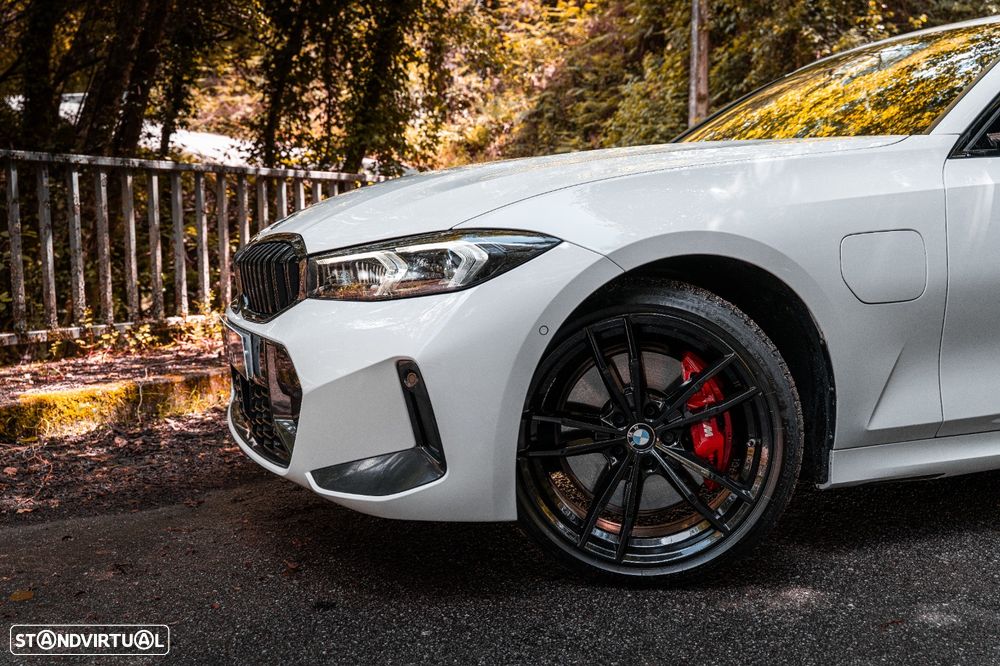 BMW 330 e Pack 50 anos M Auto - 4