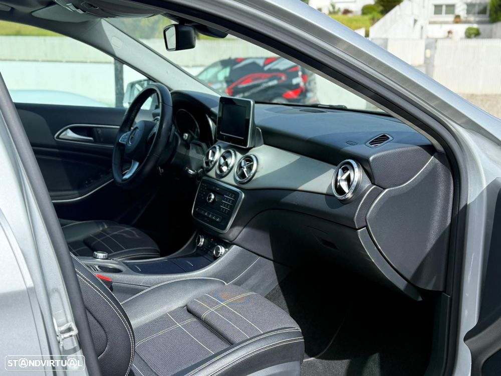 Mercedes-Benz GLA 220 d 4Matic 7G-DCT - 11