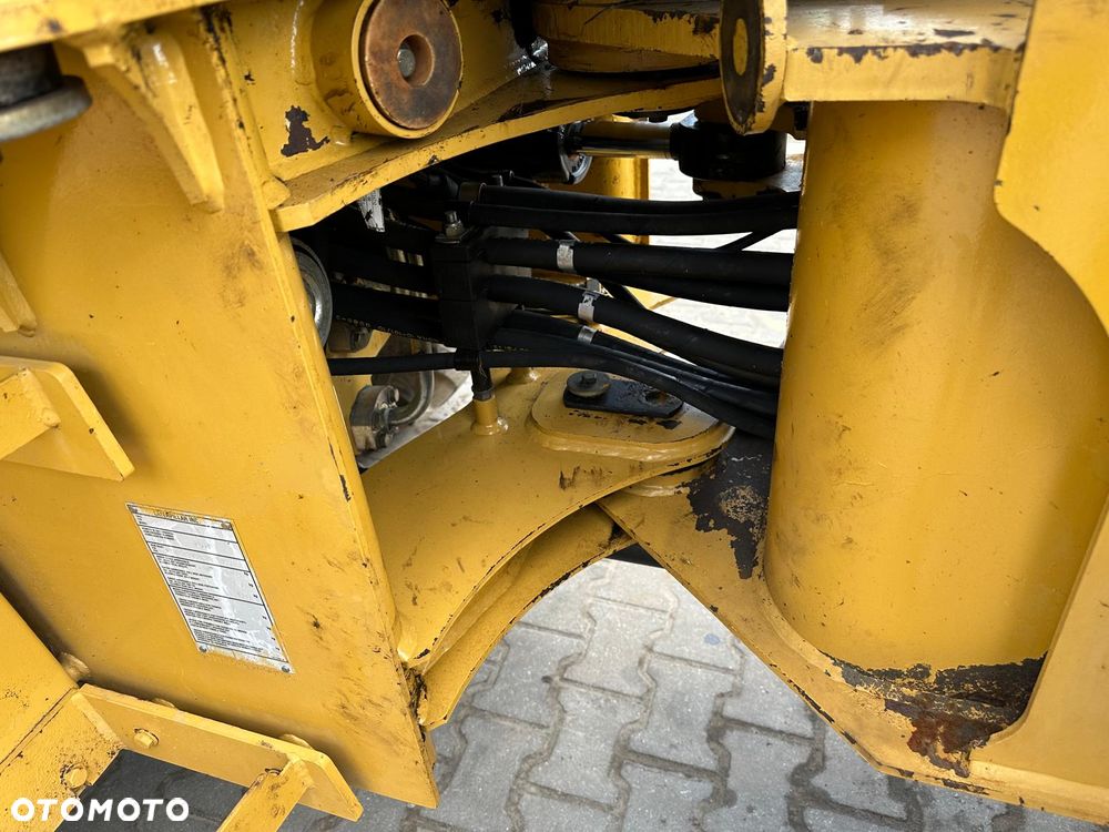 Caterpillar CAT 908 - 12