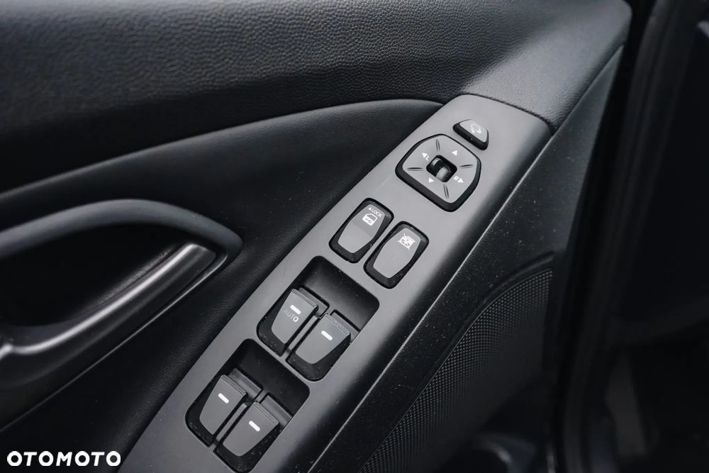 Hyundai ix35 1.7 CRDi 2WD blue Finale Gold - 30