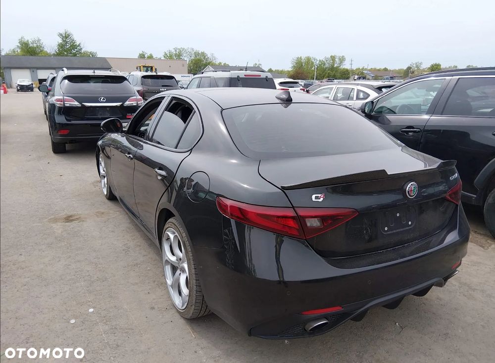 Alfa Romeo Giulia - 4