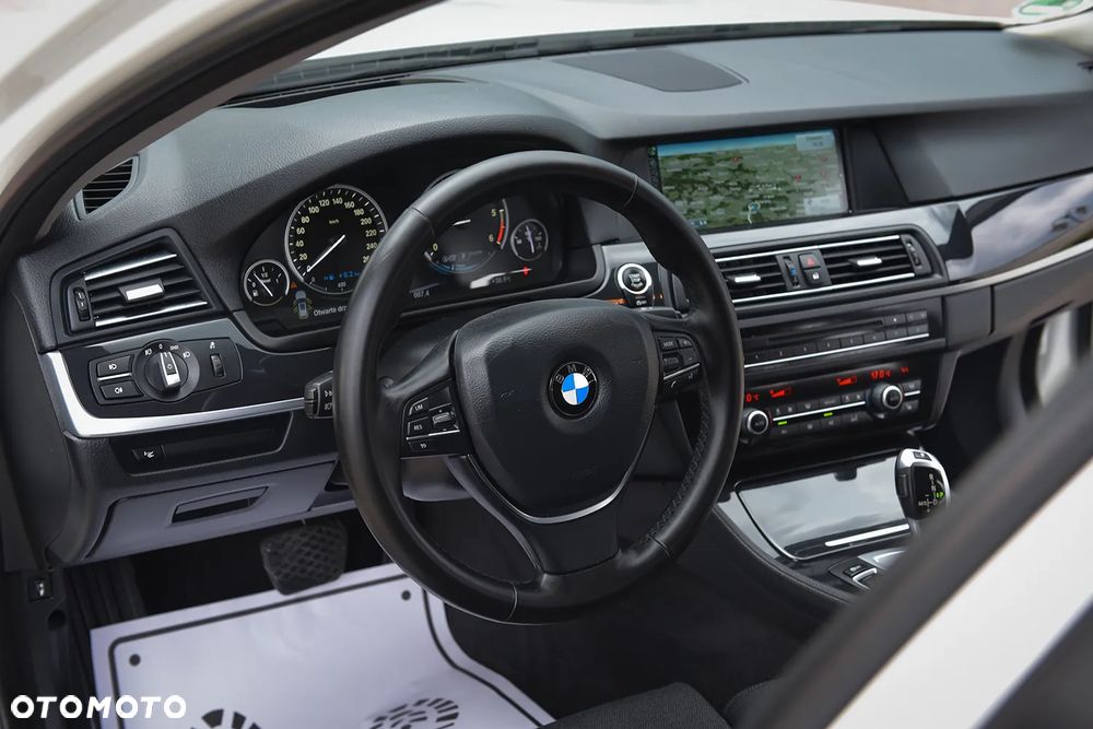 BMW Seria 5 525d xDrive Sport-Aut - 22