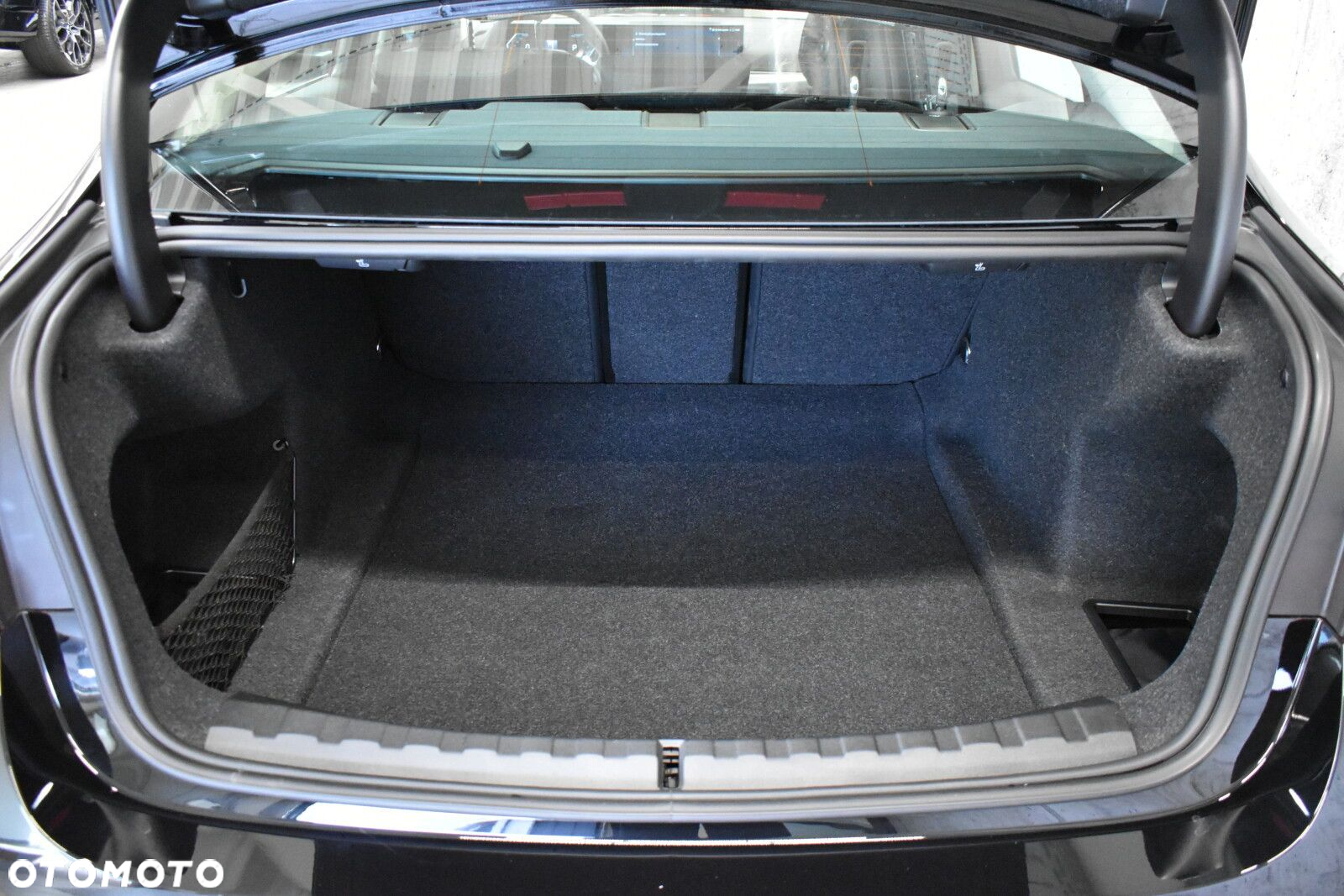 BMW Seria 3 318i - 23