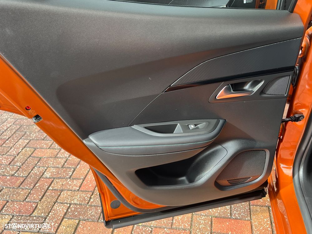 Peugeot 2008 1.2 PureTech Allure EAT8 - 26