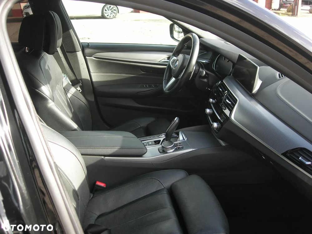 BMW Seria 5 530e iPerformance M Sport sport - 26