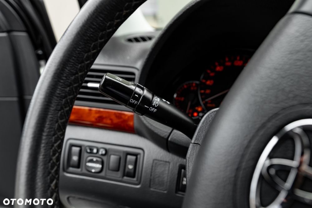 Toyota Avensis 1.8 VVT-i Executive - 32