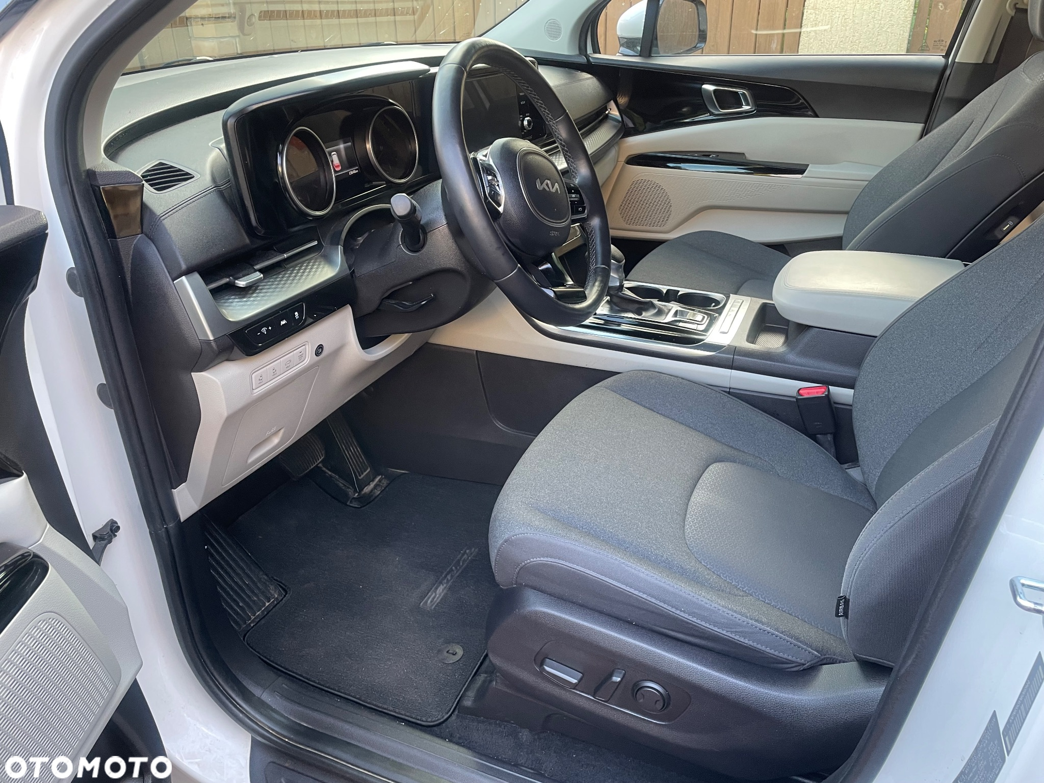 Kia Carnival - 24