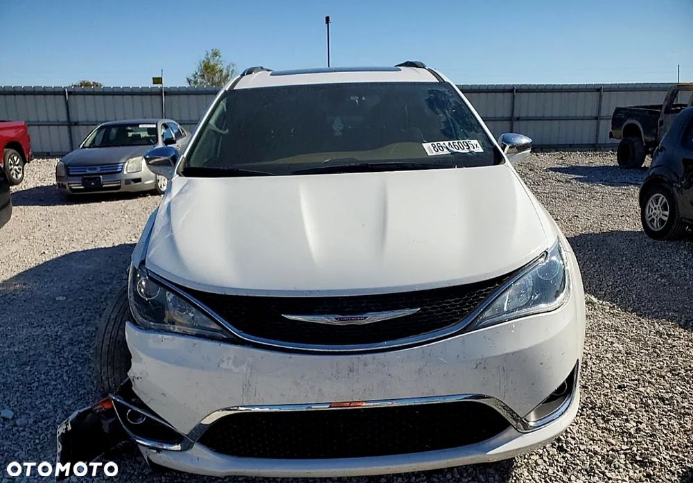 Chrysler Pacifica - 6