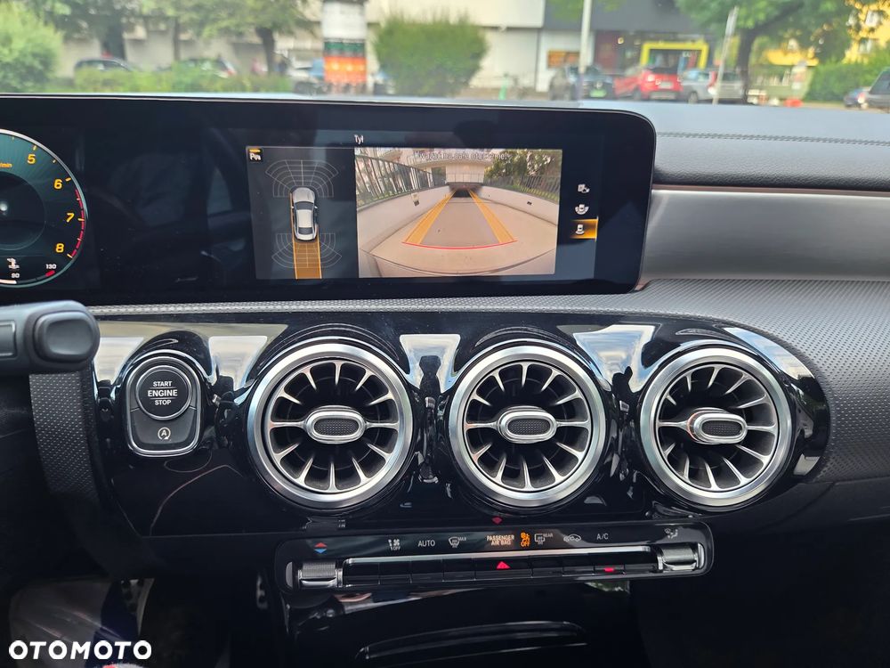 Mercedes-Benz CLA 220 4-Matic AMG Line 7G-DCT - 32