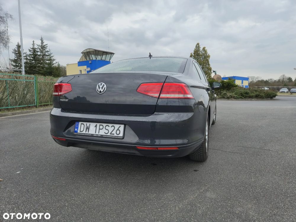 Volkswagen Passat - 4