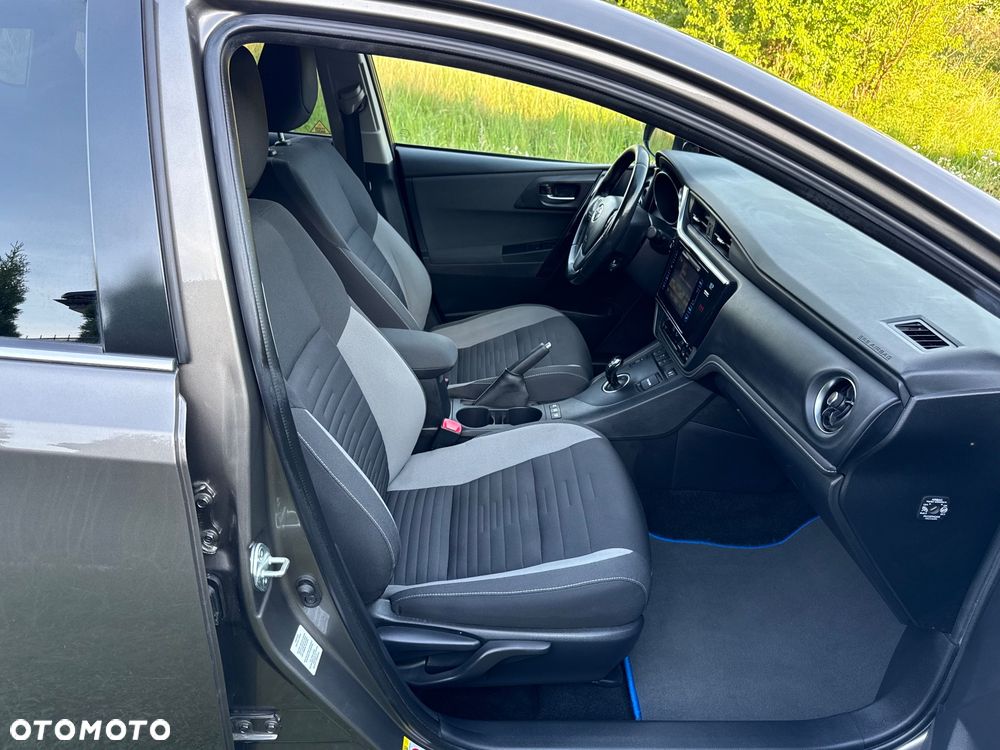 Toyota Auris - 16