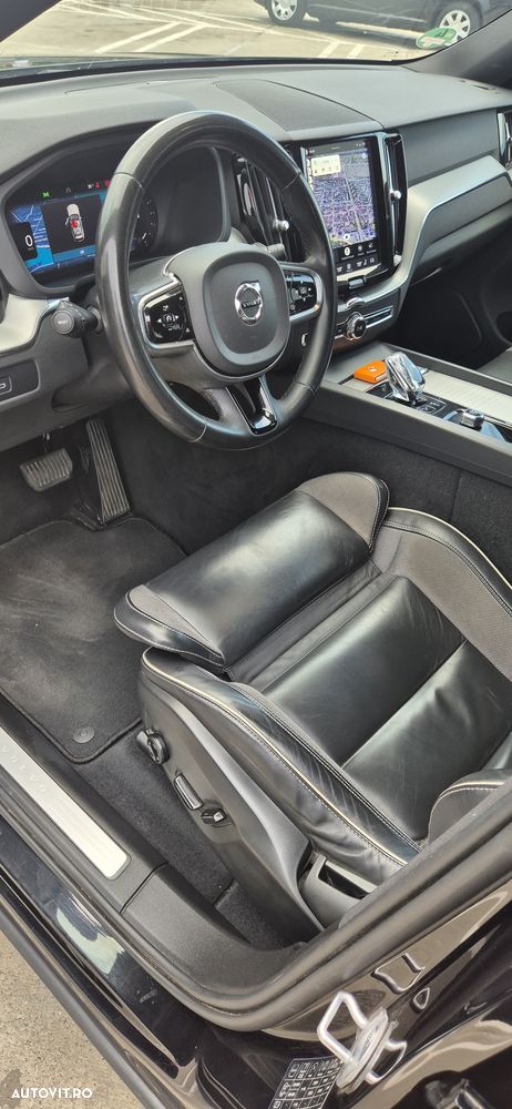 Volvo XC 60 B4 MHEV AT AWD Ultimate Dark - 16