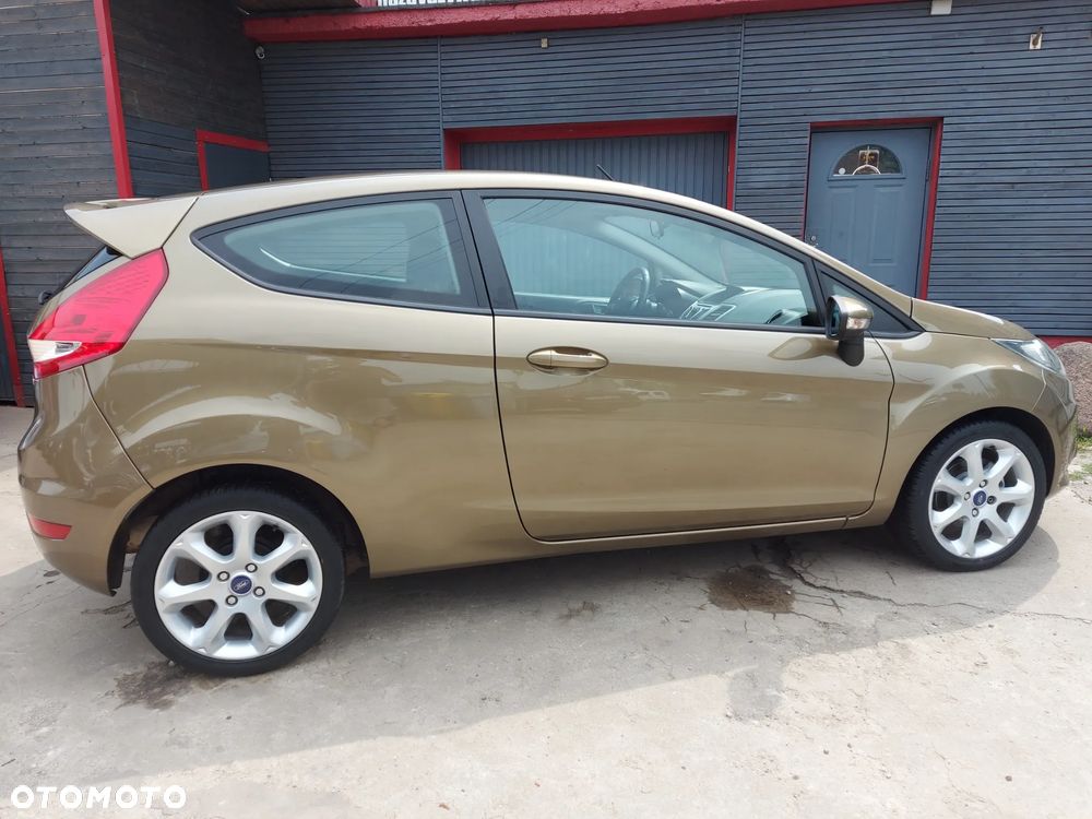 Ford Fiesta 1.4 Autom Champions Edition - 32