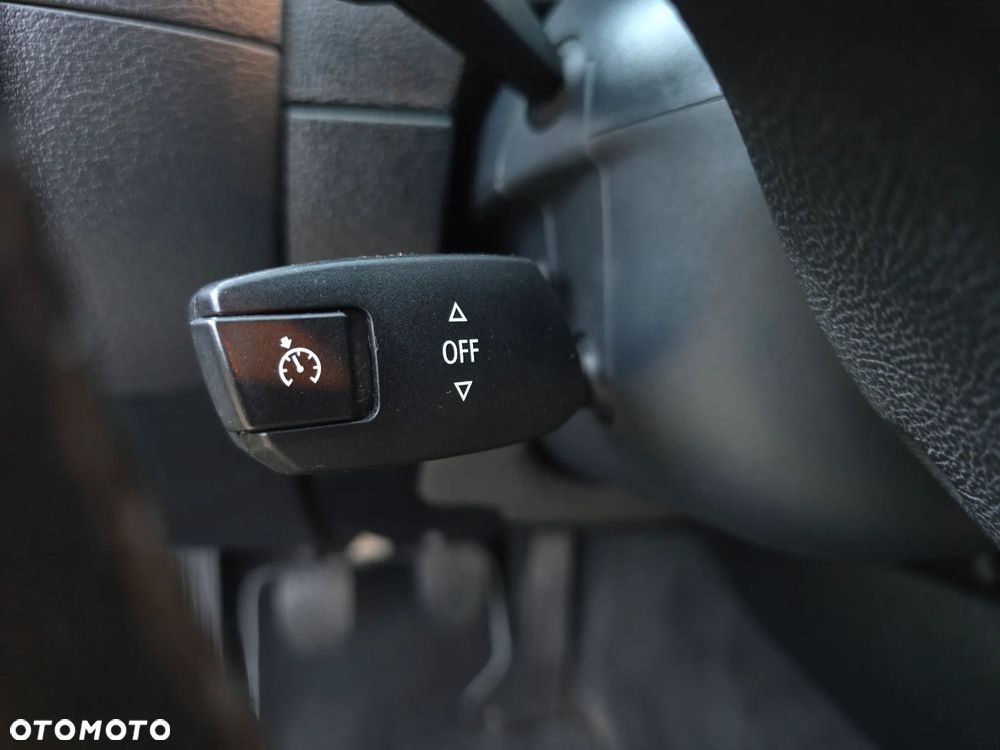 BMW X1 sDrive18d xLine - 34