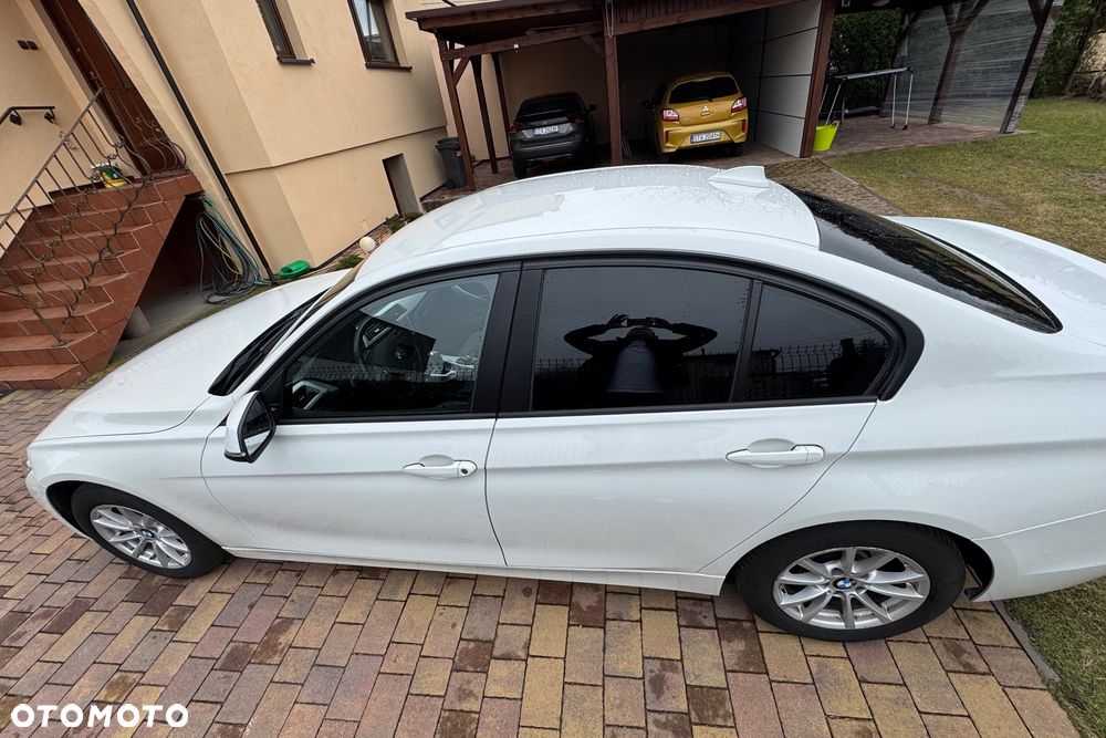 BMW Seria 3 318d Sport Line - 8