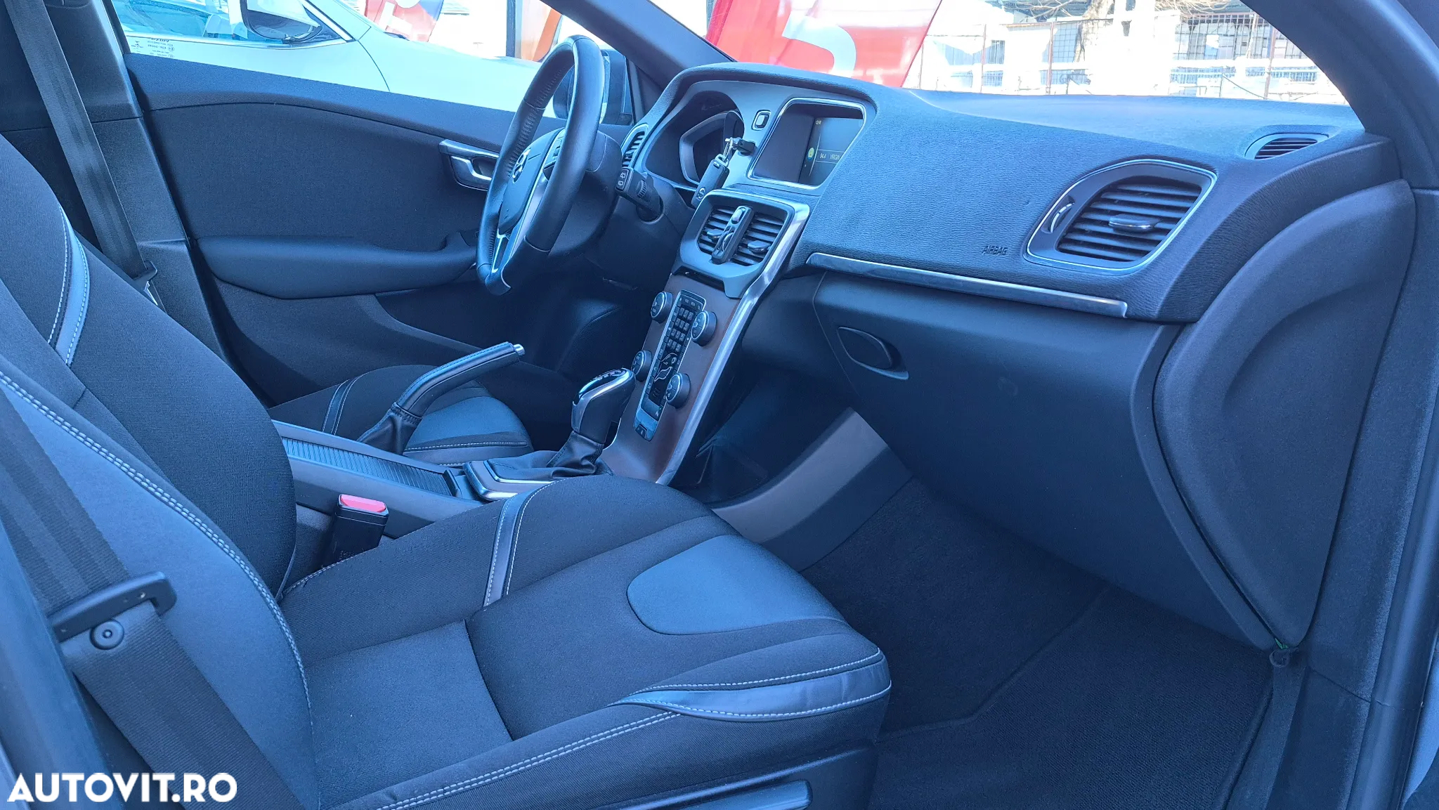 Volvo V40 D3 Aut. Summum - 28