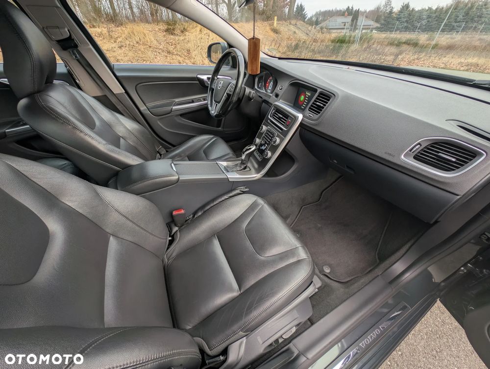 Volvo S60 T5 Drive-E Dynamic Edition (Momentum) - 13