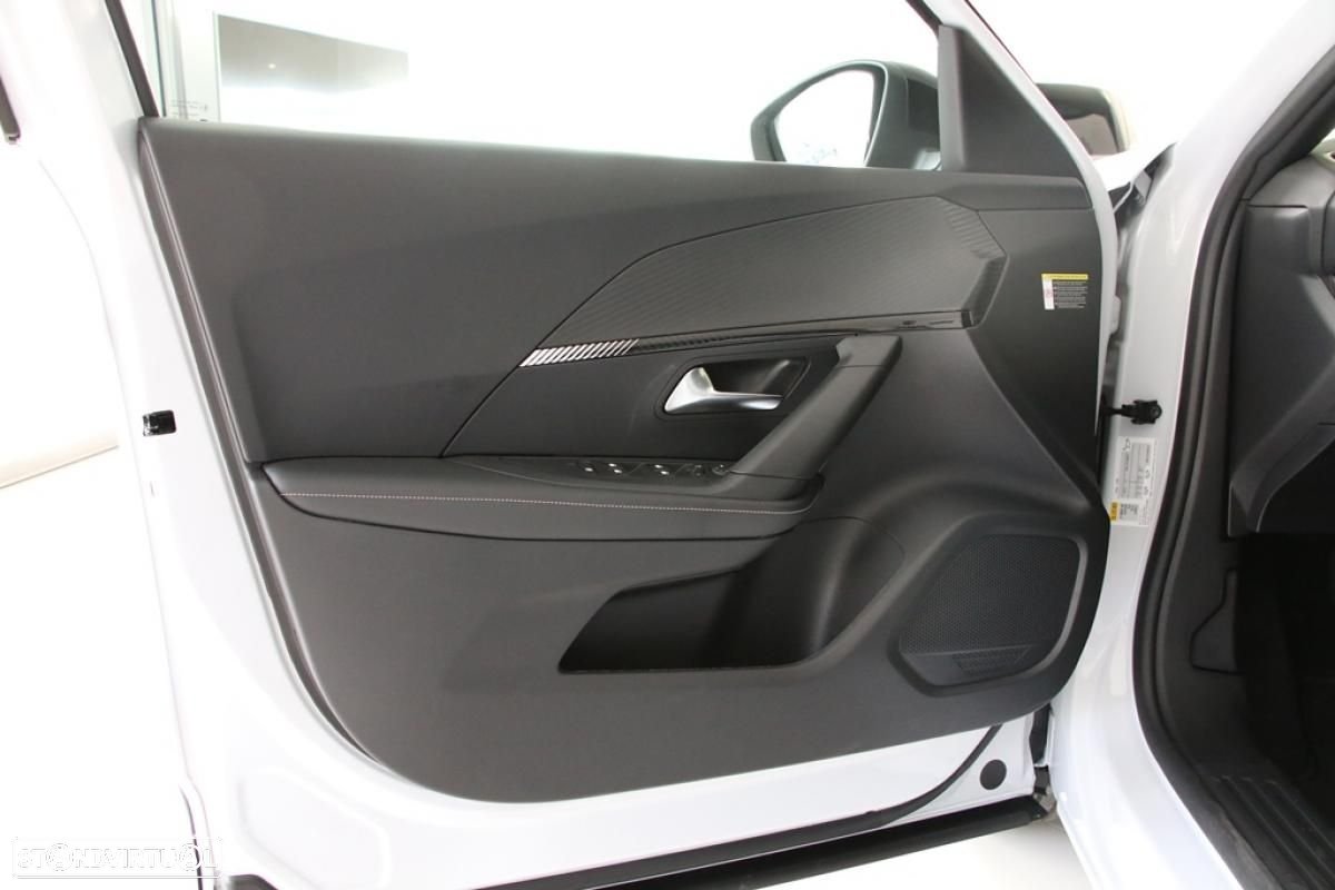 Peugeot 2008 1.2 PureTech Allure EAT8 - 19