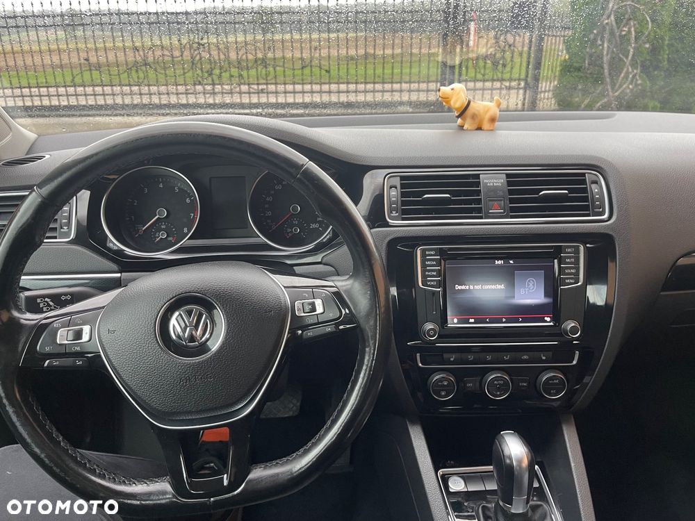 Volkswagen Jetta - 7