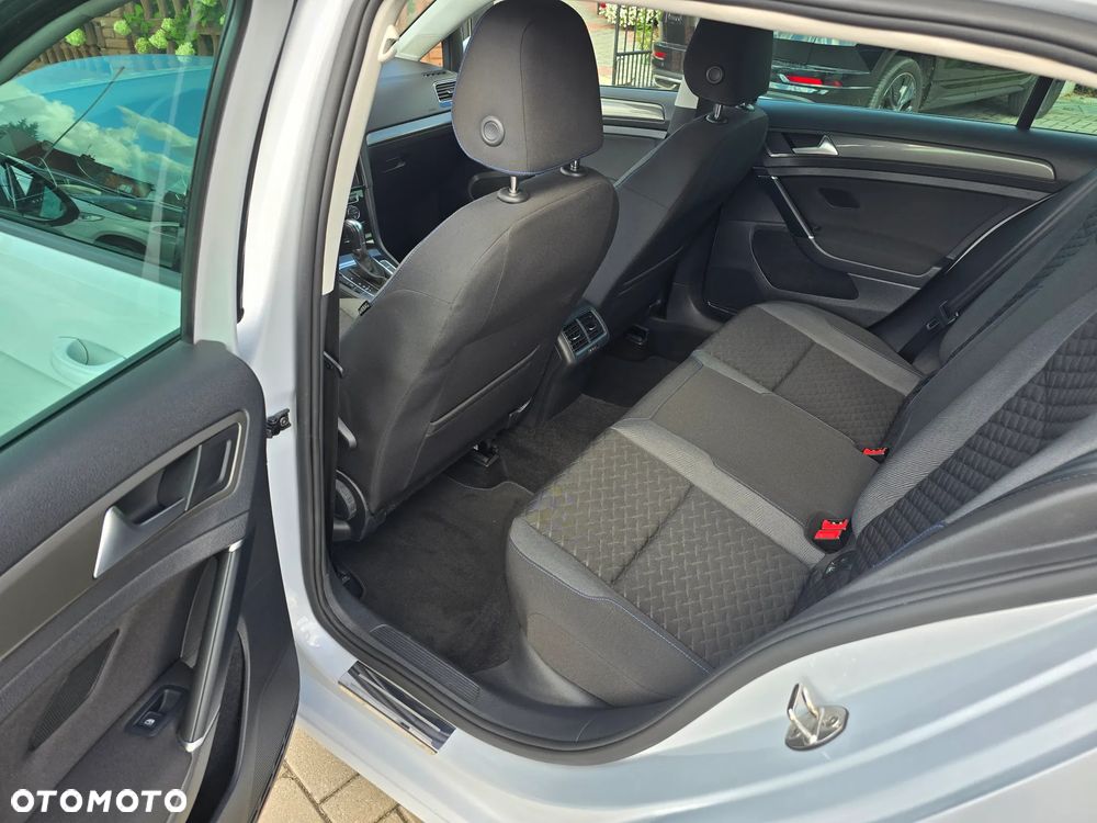 Volkswagen Golf - 9