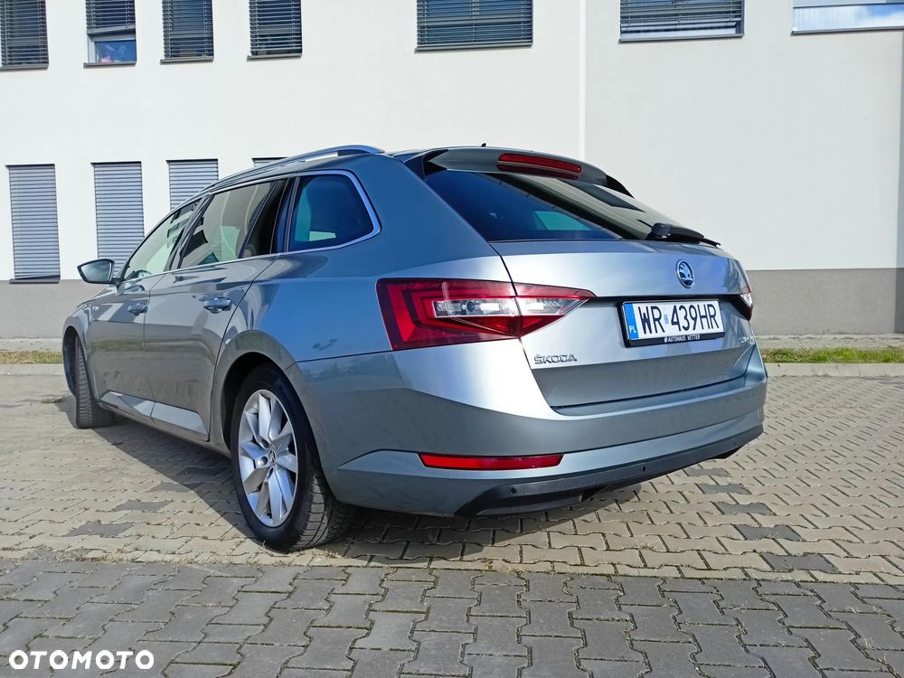 Skoda Superb 2.0 TDI Style - 11