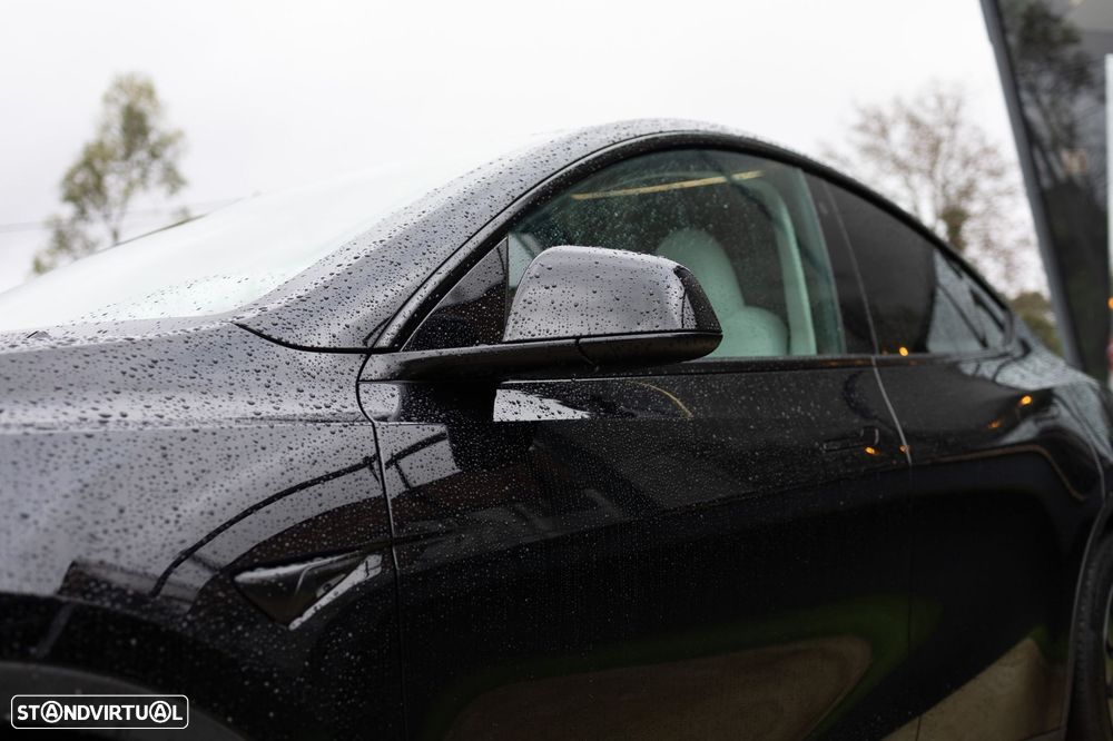 Tesla Model Y Standard RWD - 17