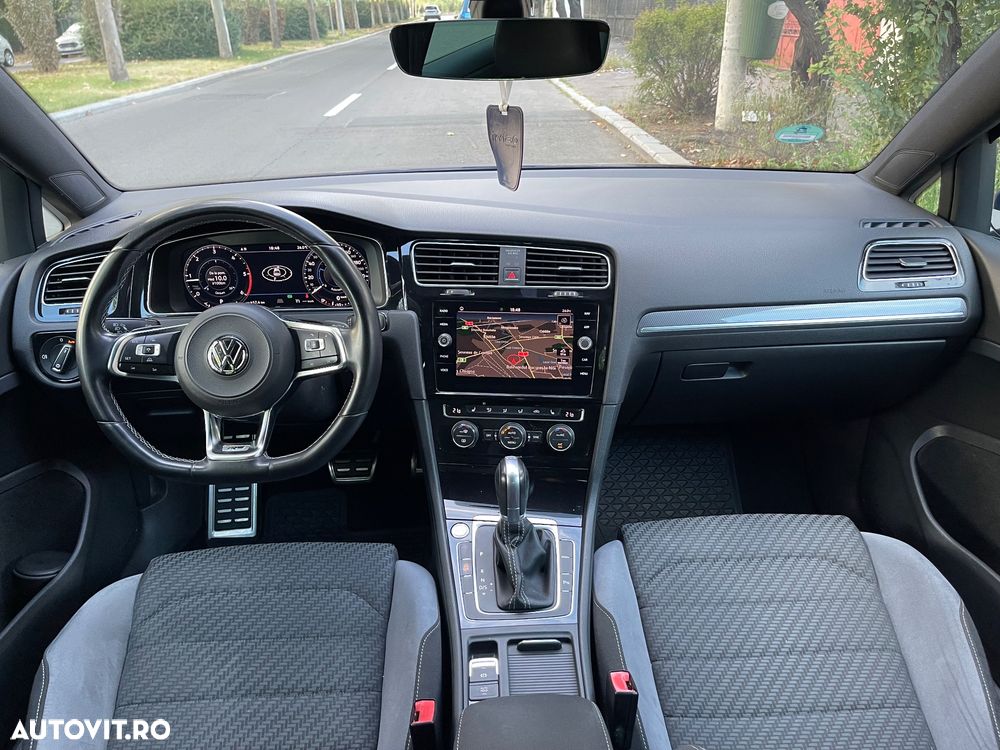 Volkswagen Golf - 8