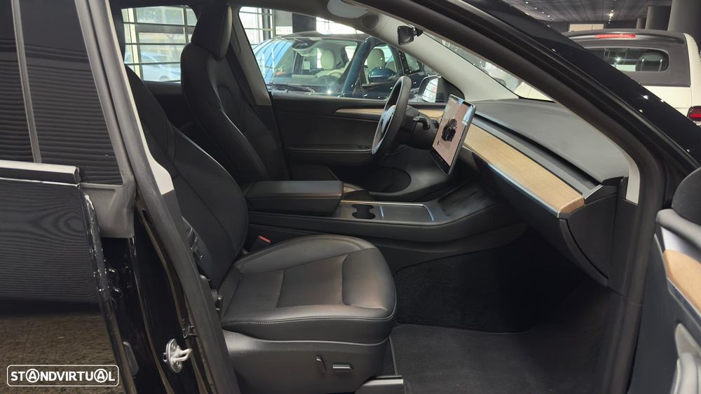 Tesla Model Y Long Range Dual Motor AWD - 37