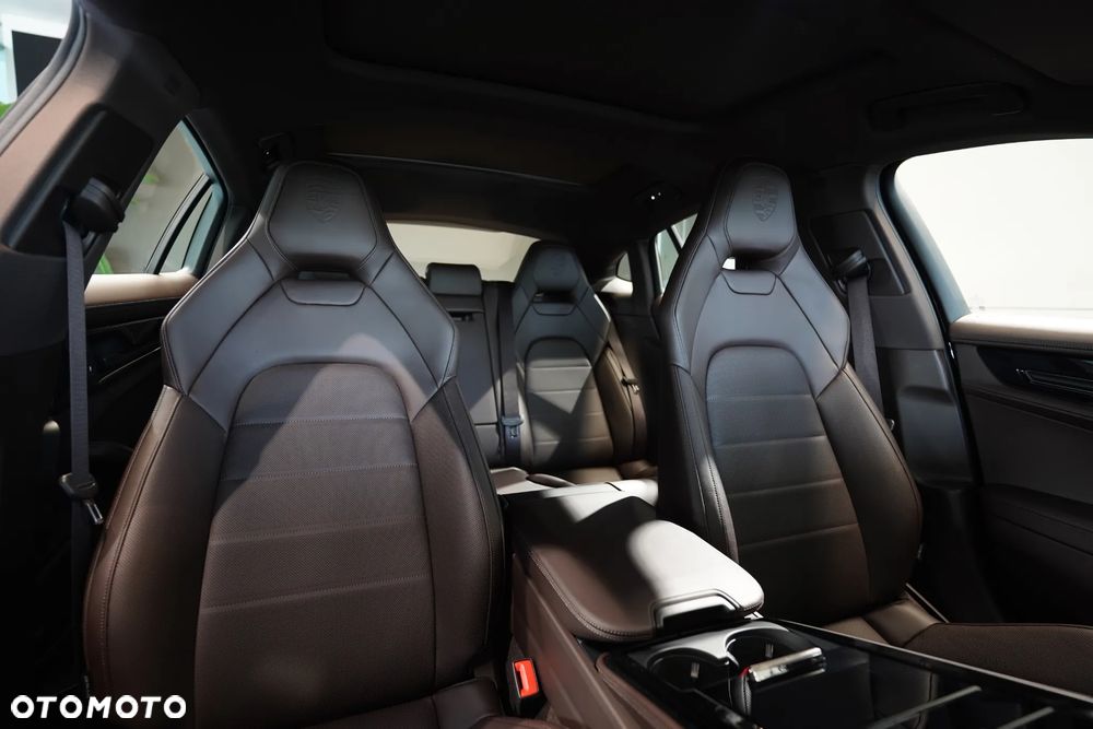 Porsche Panamera 4 E-Hybrid - 25