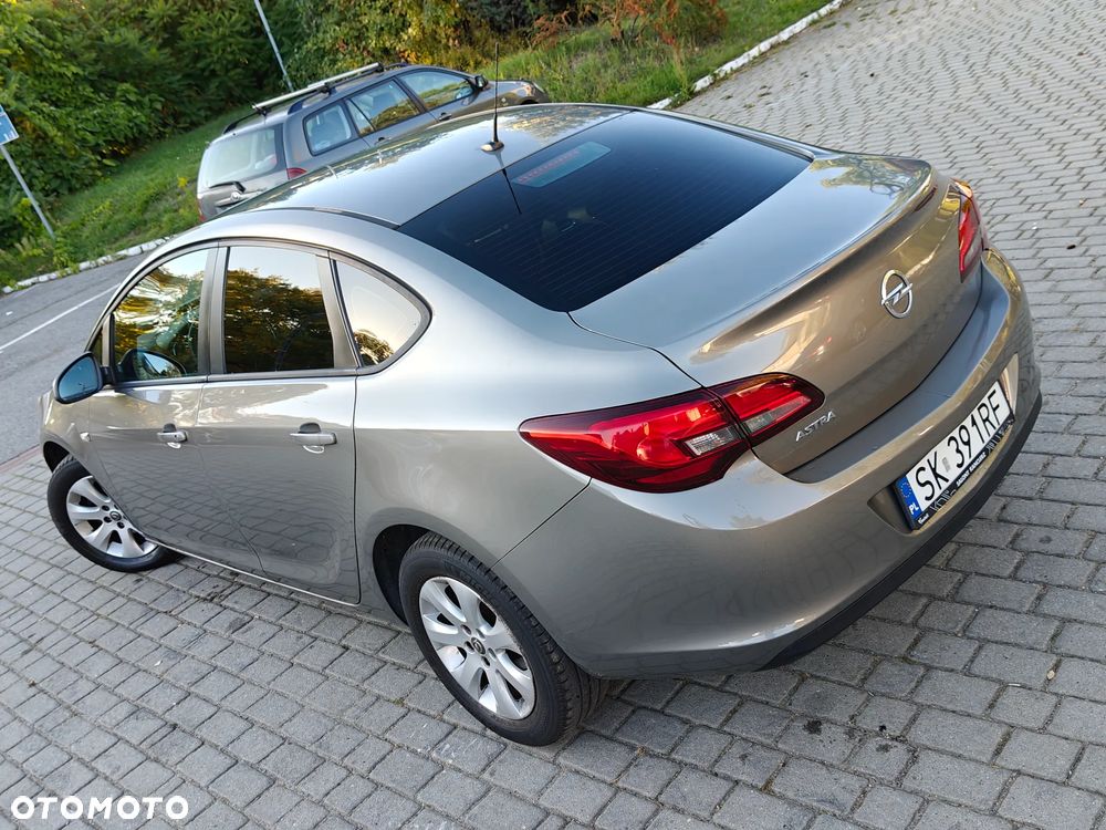 Opel Astra 1.6 Cosmo - 33