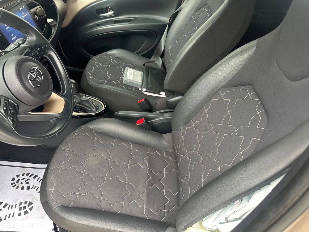 Toyota Aygo X 1.0 VVT-i Selection CVT - 24